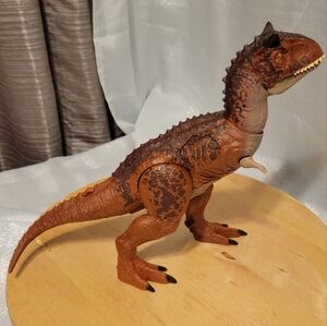 Jurassic World Epic Attack Battle Chompin Carnotaurus Dinosaur Action Figure